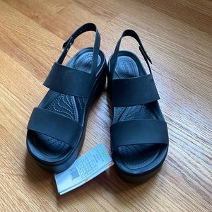 NWT Crocs black platforms women’s size 7